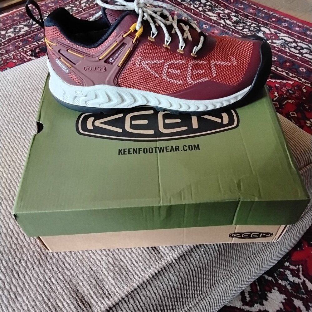 WOMENS KEEN SHOES NXIS EVO WP Size 11